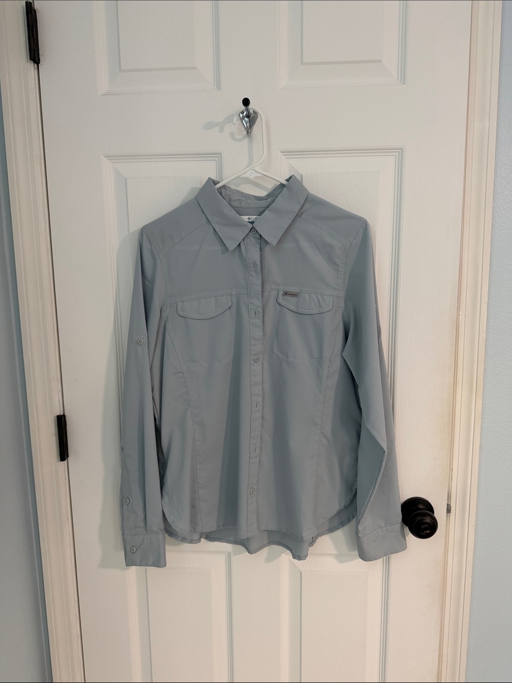 Columbia Men's Light Gray Casual Button-Down Shirt